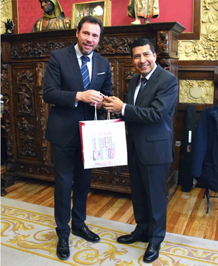 embajador-nicaragua-espana-carlos-midence-encuentro-alcalde-valladolid